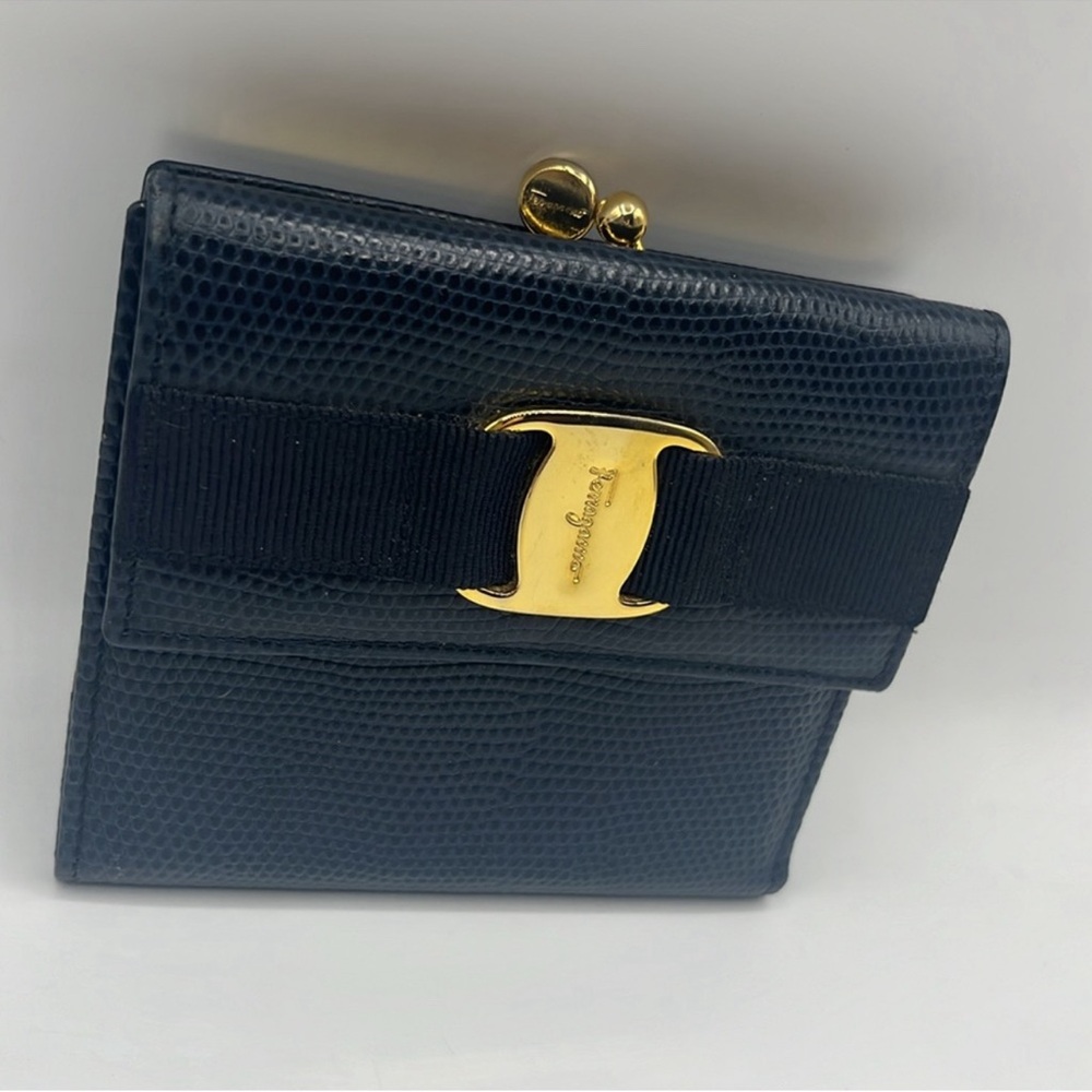 Authentic Salvatore Ferragamo Vara Lizard Kisslock Wallet❤️